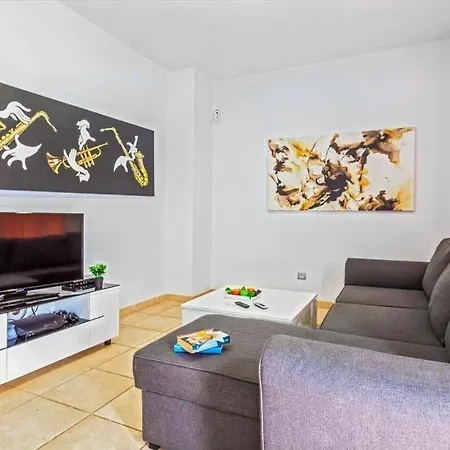 Villa In Playa Blanca Sleeps 8 Includes Swimming Pool Air Con And Wifi 9 1